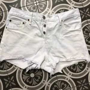 White LEVI’S denim shorts size 27
